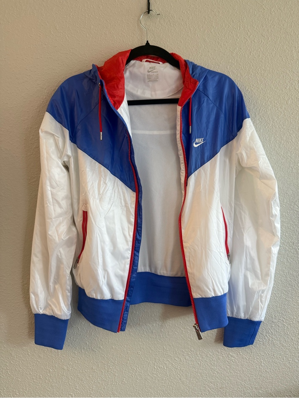 Nike Women’s White Windbreaker with Blue Panels and Red Trim